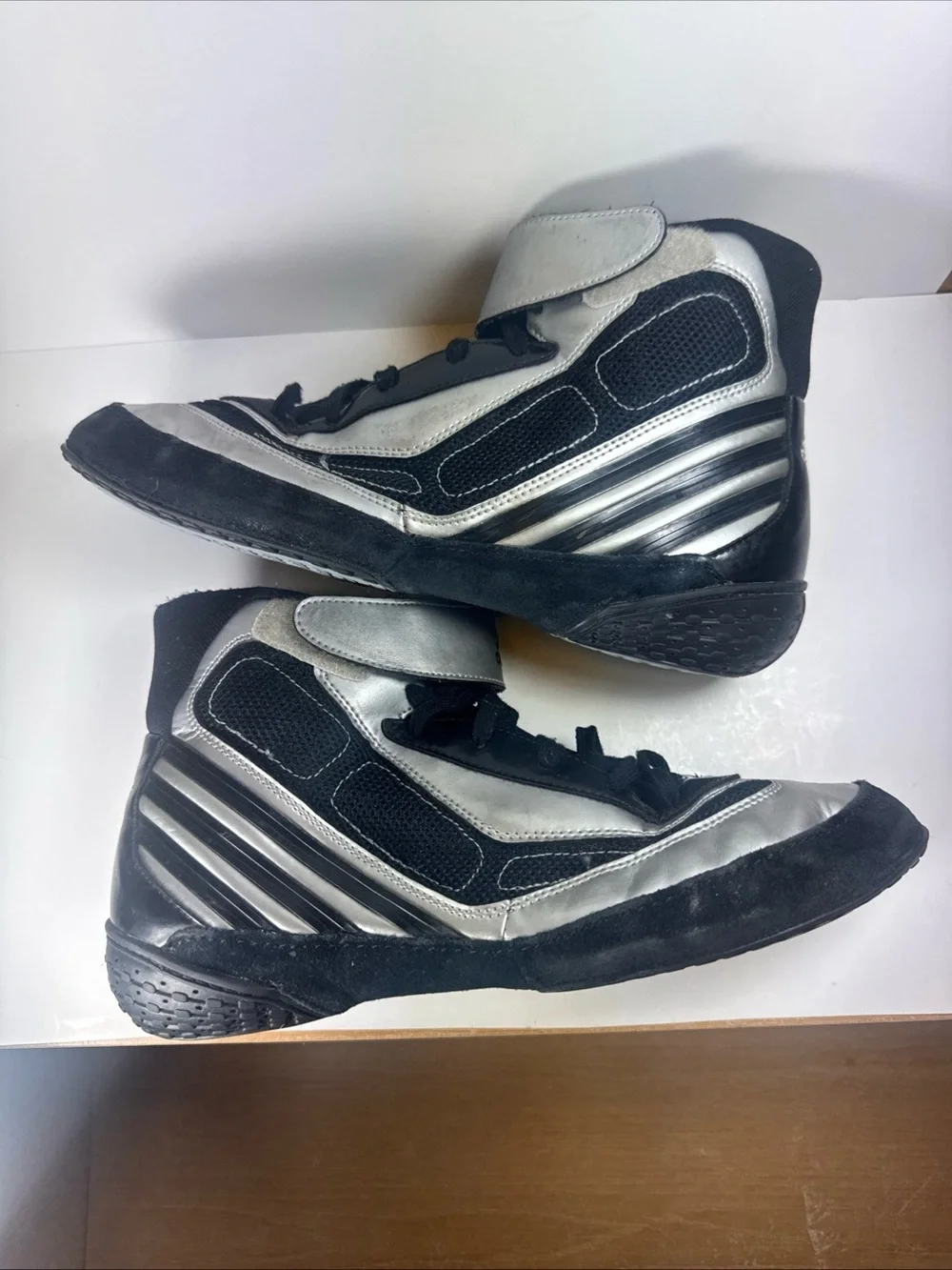 Men's Size 8 Adidas TYRINT V Classic Wrestling Shoes Black Silver